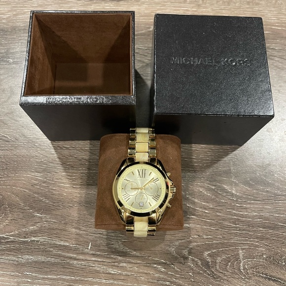 Michael Kors Gold Women's Watch - Picture 1 of 8